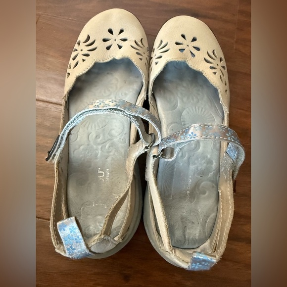 JBU by Jambu Beige/light Gray Adventure Cutout Mary Jane Flats-Size 7.5 - Picture 11 of 12